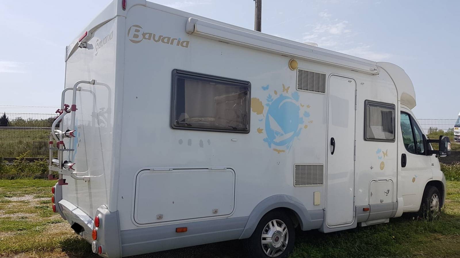 VENDU CAMPING-CAR PROFILE BAVARIA T67, LIT A LA FRANCAISE, 4 COUCHAGES