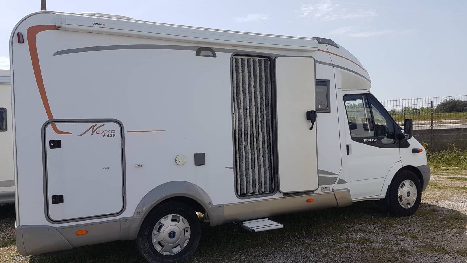 camping car pas cher et court burstner nexxo T620 à lancon de provence 13680